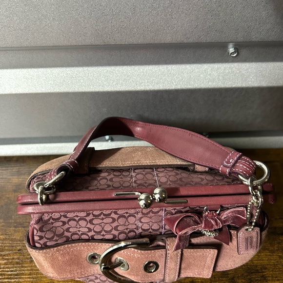 COACH 8A25 FRAMED SIGNATURE KISS-LOCK MINI RHINESTONE VELVET BOW DOCTORS BAG - Picture 3 of 9